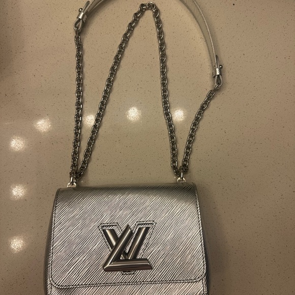 LOUIS VUITTON Twist PM - Picture 8 of 12